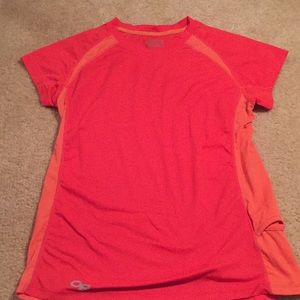 Running shirt with pocket for key on side